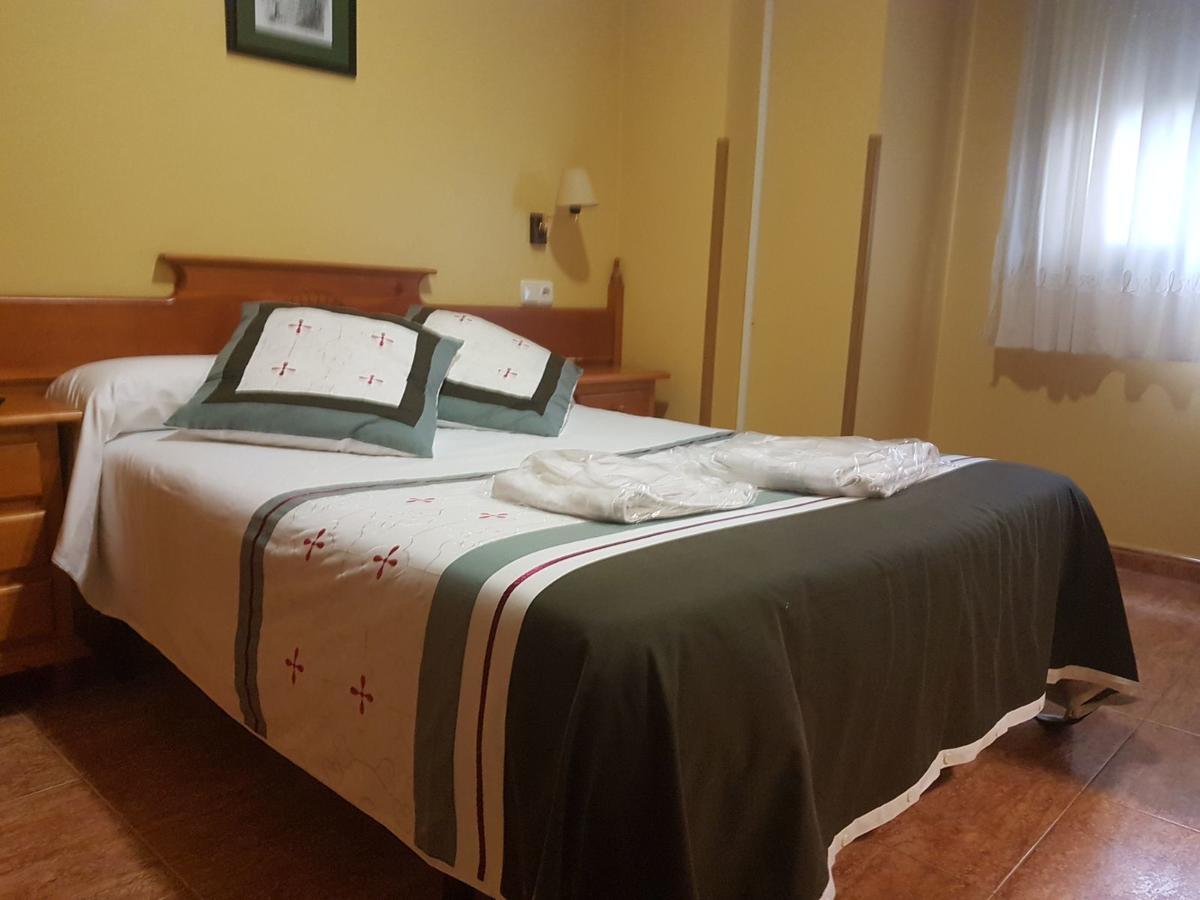 Hostal Los Nogales Cangas De Narcea Extérieur photo