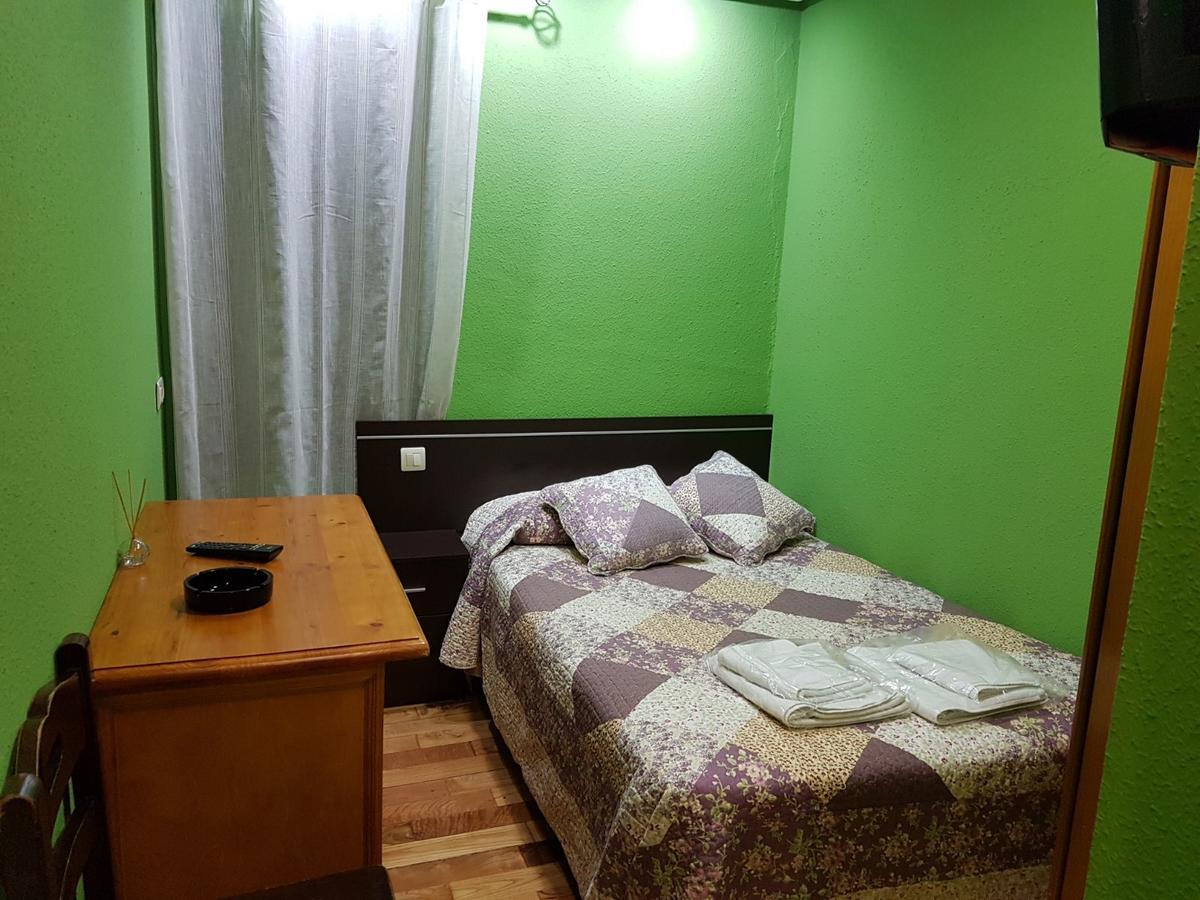 Hostal Los Nogales Cangas De Narcea Extérieur photo