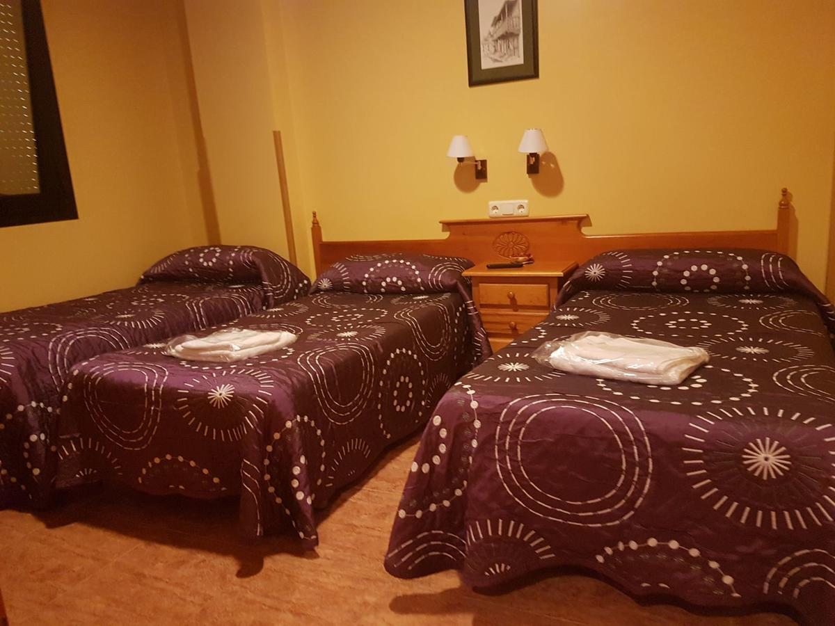 Hostal Los Nogales Cangas De Narcea Extérieur photo