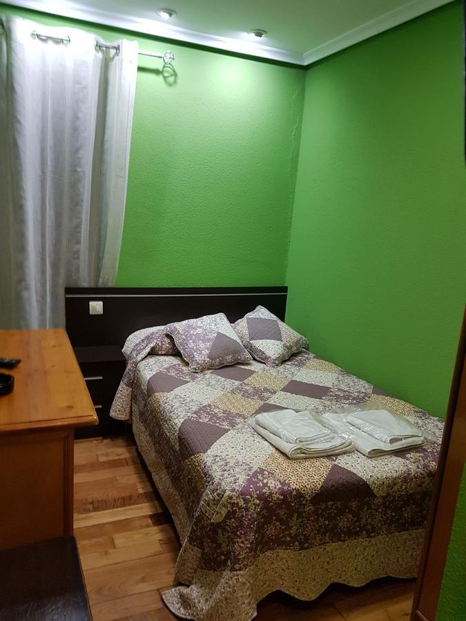 Hostal Los Nogales Cangas De Narcea Extérieur photo