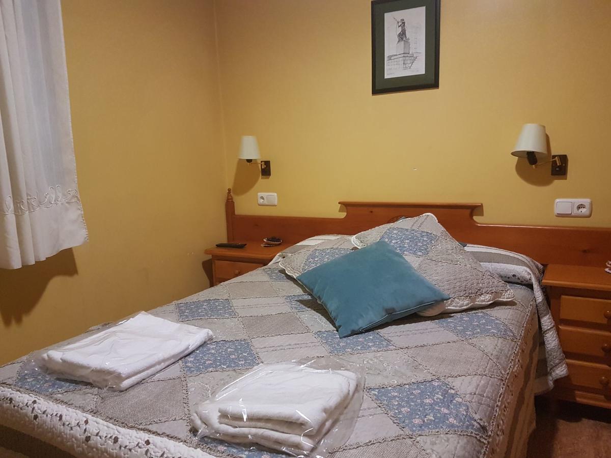 Hostal Los Nogales Cangas De Narcea Extérieur photo