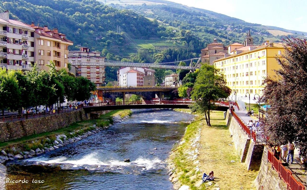Hostal Los Nogales Cangas De Narcea Extérieur photo