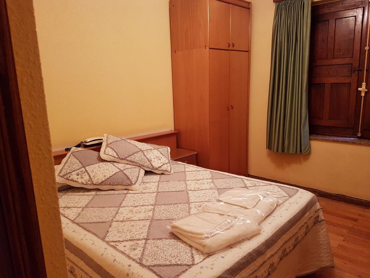 Hostal Los Nogales Cangas De Narcea Extérieur photo