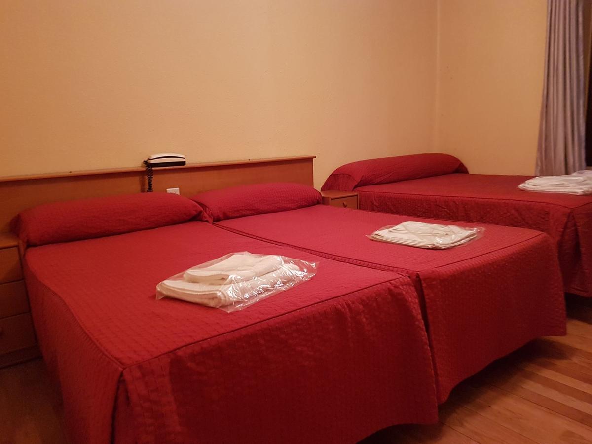 Hostal Los Nogales Cangas De Narcea Extérieur photo